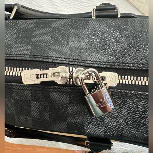 Louis Vuitton Damier briefcase like new - Picture 2 of 16